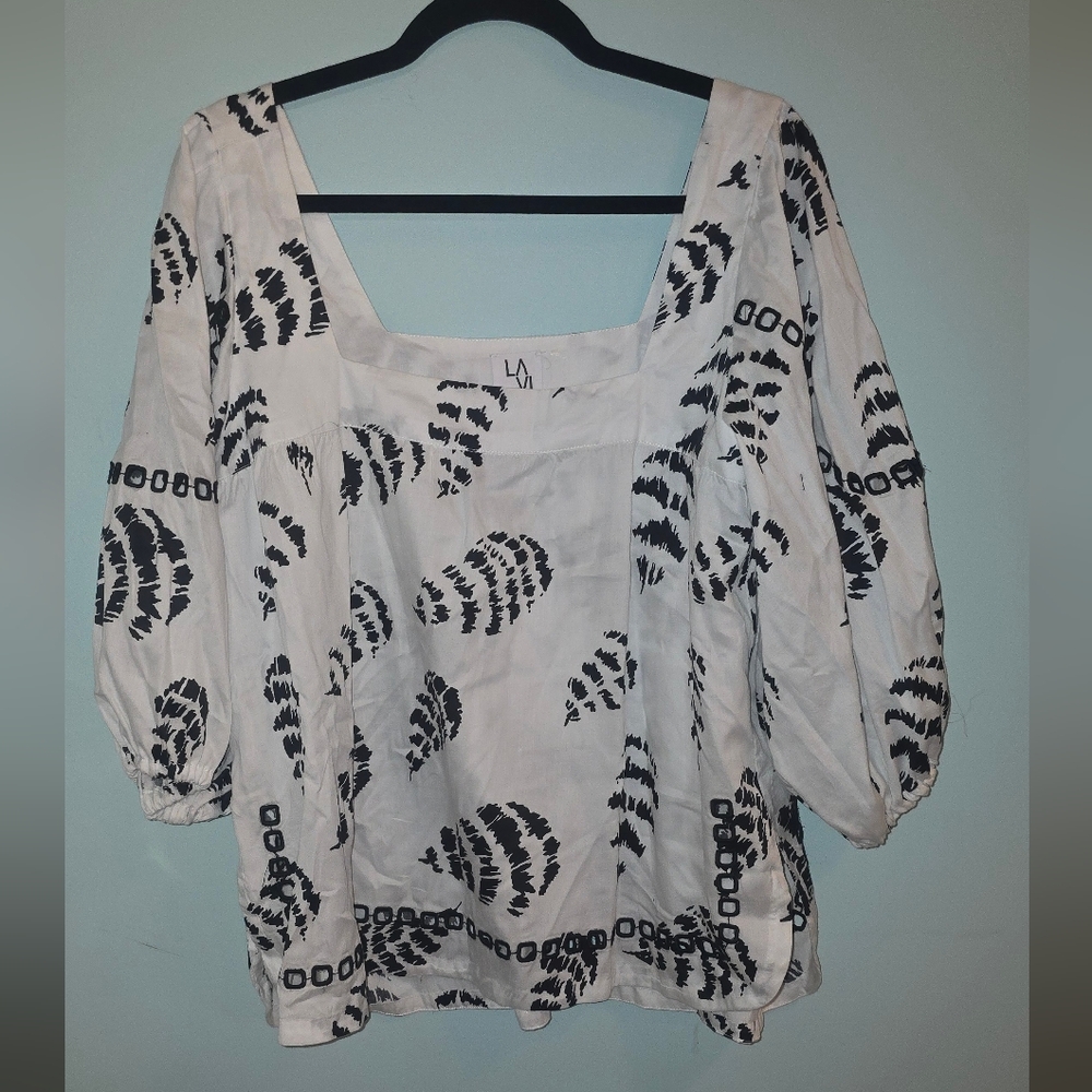LA VIE Black and White Patterned Top With Puff Sleeve And Cutouts Date Party